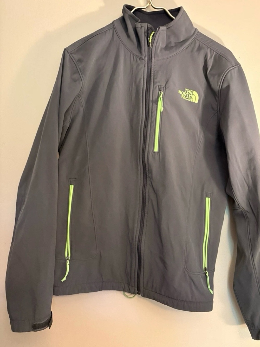 The North Face Men's Windfall Windbreaker Jacket Size M